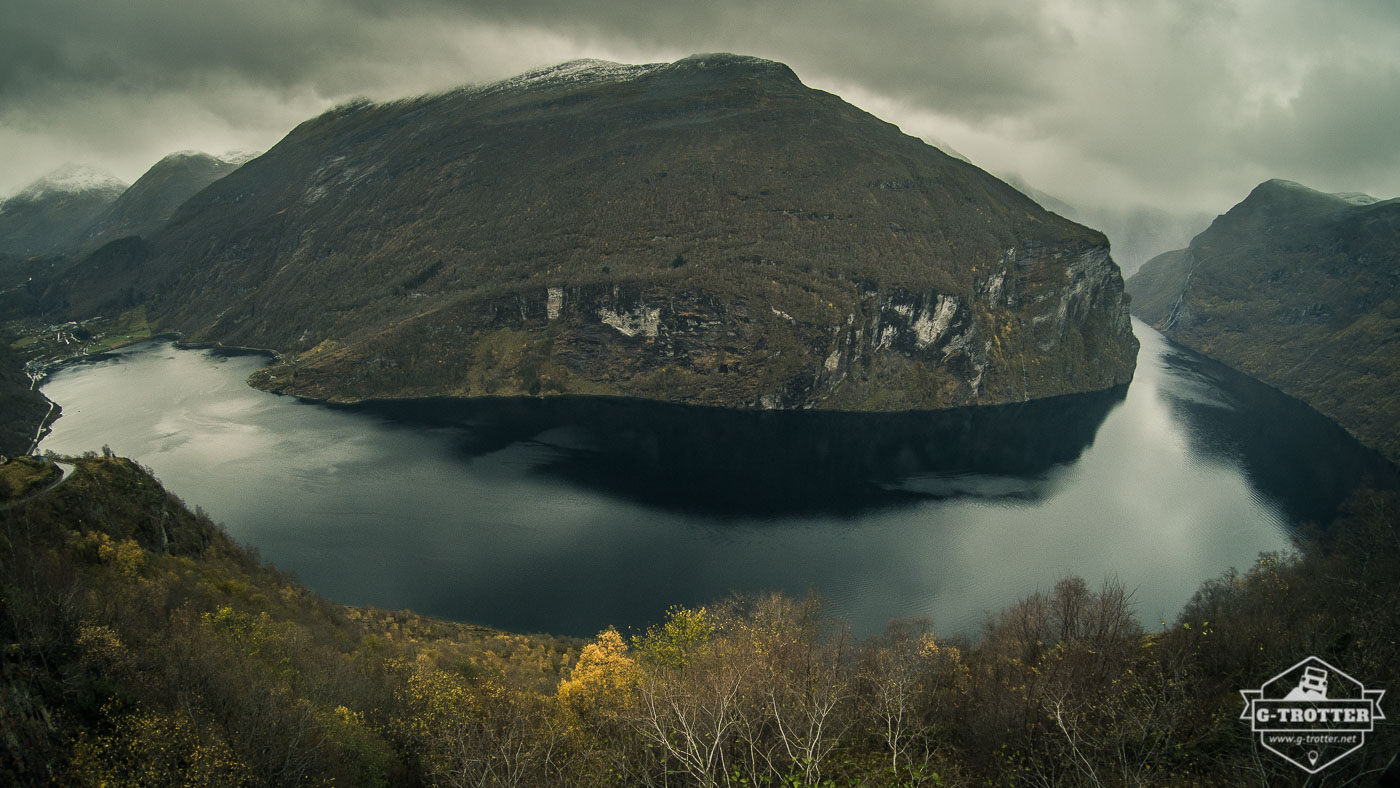 Panorama Blick des Geiranger Fjords. 